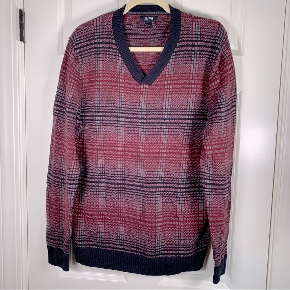 Alfani Regular Fit cotton plaid v-neck long sleeves sweater maroon and gray L